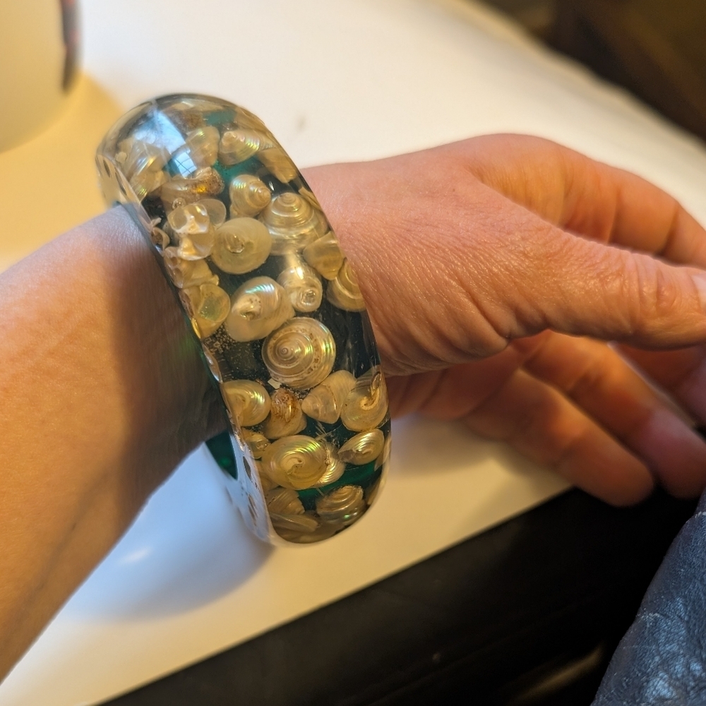 RARE Signed Angelo Tarlazzi La Porte Bleue Paris 1980s Resin Shell Bangle - Picture 12 of 12